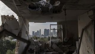 دمار في منزل بإسرائيل جراء صاروخ إيراني - أرشيفية
