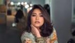 شيرين عبدالوهاب تظهر في فيديو مع ابنتها بعد غياب طويل
