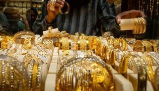 سعر الذهب يواصل التراجع في الأسواق المصرية