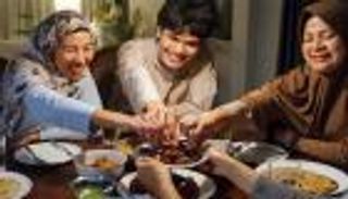 فوائد الزكاة والصدقة بعد رمضان.. كيف تستمر بالخير؟