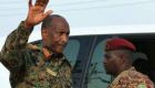 &laquo;الخسارة المزدوجة&raquo;.. تداعيات تصنيف الإخوان على البرهان وجيش السودان (خبيران)