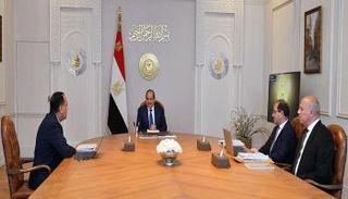 جانب من اجتماع الرئيس المصري مع رئيس الوزراء ووزير المالية