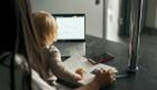 سوق العمل الغربي.. تراجع دور النساء مع طفرة AI