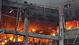 النيران تشتعل في مقر تابع لوزارة الدفاع الإيرانية جراء الغارات - أ.ف.ب