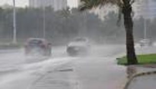 عاصفة رعدية في الجزائر.. الأرصاد تحذر من مخاطر الرياح والسيول