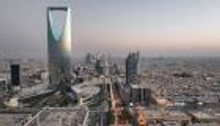 السعودية تمدد تأشيرات العمرة والزيارة حتى 18 أبريل بشرط وحيد