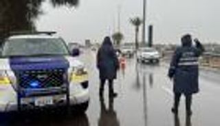 العواصف تبلغ ذروتها الخميس.. وشرطة أبوظبي تهيب بضرورة القيادة الآمنة