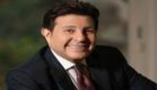 لا يزال في المستشفى.. تطورات حالة هاني شاكر الصحية 