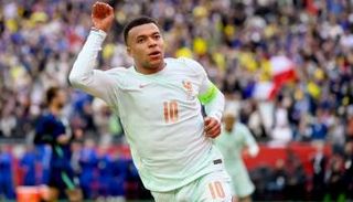 مبابي نجم منتخب فرنسا