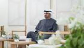محمد بن زايد وجوني إيرنست عضو مجلس الشيوخ الأمريكي يبحثان التطورات الإقليمية