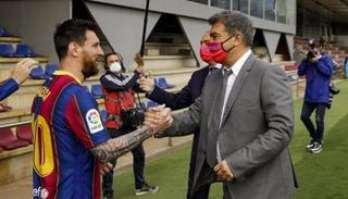ليونيل ميسي وخوان لابورتا في برشلونة