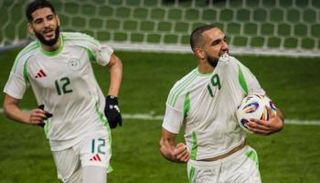 بن طالب لاعب منتخب الجزائر