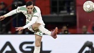 بولبينة لاعب منتخب الجزائر