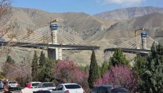 جسر في كرج غرب طهران بعد استهدافه