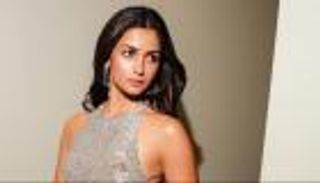 انتقادات تطول عليا بهات بعد تقديمها حفل Screen Awards 