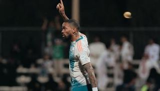 إيفان توني مهاجم الأهلي السعودي