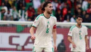 زروقي لاعب منتخب الجزائر