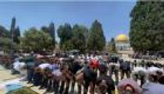 100 ألف فلسطيني يؤدون الصلاة بالأقصى في أول جمعة بعد إغلاق 5 أسابيع