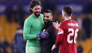 محمد صلاح وأليسون بيكر وآندي روبيرتسون