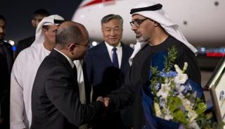ولي عهد أبوظبي لدى وصوله إلى بكين في زيارة رسمية