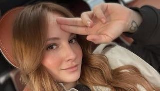 الفنانة التركية باشاك غومولجينلي أوغلو 