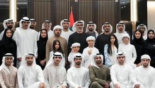 ولي عهد أبوظبي وطلبة الإمارات في العاصمة الصينية بكين