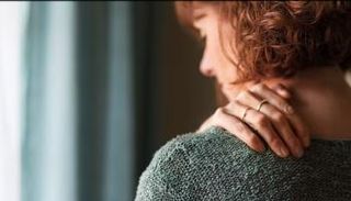 آلام الكتف مشكلة صحية متنامية تهدد جودة حياة الملايين.