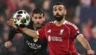 أسطورة ليفربول يفتح النار على سلوت بسبب محمد صلاح