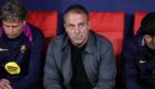 &laquo;فخور&raquo;.. فليك يفاجئ لاعبي برشلونة بعد الإقصاء الأوروبي 