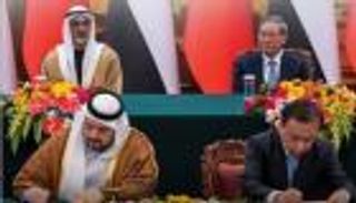 الإمارات والصين توقعان اتفاقية تعاون استثماري لتعزيز العلاقات الاقتصادية