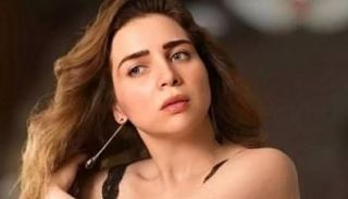 الفنانة مى عز الدين