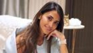 زوجة ميسي تتألق بإطلالة أنيقة خلال مشاركتها في فعالية Tiffany &amp; Co