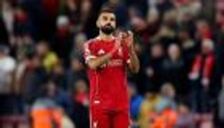 بسبب محمد صلاح.. أسطورة البريميرليغ ينتقد تصرف لاعبي ليفربول