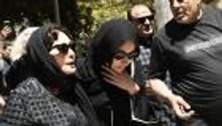 لحظات مؤثرة في جنازة والد منة شلبي بحضور عدد من الفنانين