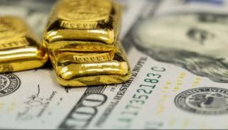أسعار الذهب تتراجع اليوم أمام مكاسب الدولار