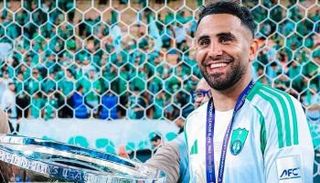 رياض محرز، نجم الأهلي السعودي