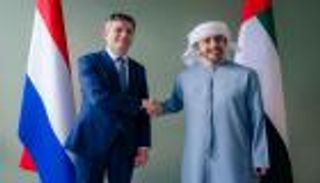عبدالله بن زايد يبحث مع وزير خارجية هولندا العلاقات الثنائية والتطورات الإقليمية