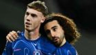 تسريبات وغضب وفوضى.. حلاق كوكوريلا يفضح تسيّب تشيلسي
