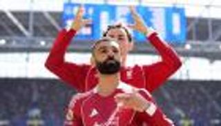 معادلة رونالدو وملاحقة شيرر.. تاريخ جديد يفتح ذراعيه لمحمد صلاح