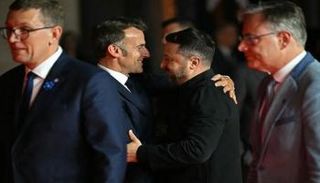 زيلينسكي وماكرون في قمة الاتحاد الأوروبي