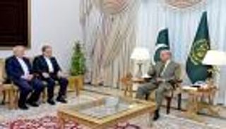 عراقجي يقرع أبواب باكستان.. وترامب لإيران: لدينا هاتف إذا أردتم التحدث