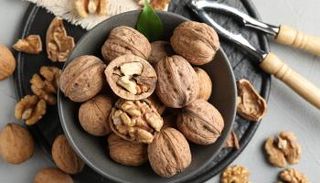 الجوز  علاج غذائي محتمل