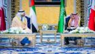 نيابة عن رئيس الإمارات.. عبدالله بن زايد يشارك في القمة التشاورية لقادة &laquo;التعاون الخليجي&raquo;
