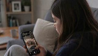 قيود استخدام وسائل التواصل الاجتماعي للأطفال في بريطانيا