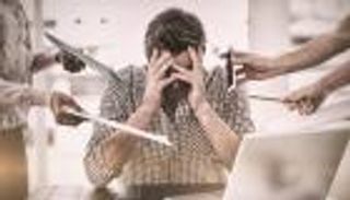 تحذير أممي.. 840 ألف وفاة سنوياً بسبب ضغوط العمل النفسية