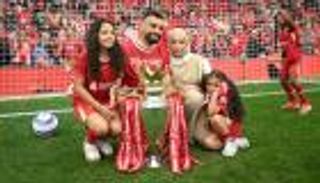 بين السعودية وأمريكا.. عائلة محمد صلاح تحسم مستقبله