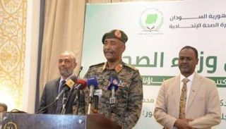 البرهان خلال تقديمه الاعتذار