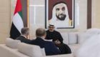 خالد بن محمد بن زايد يلتقي الرئيس التنفيذي لمجموعة &laquo;إتش إس بي سي&raquo;