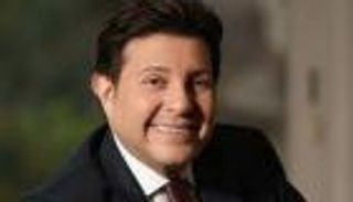 لماذا لم يظهر هاني شاكر بملابس &laquo;كاجوال&raquo; طوال مسيرته؟ والسر الذي أخفته &laquo;البدلة&raquo;