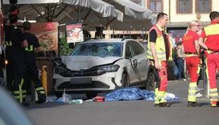 فرق ألمانية في موقع حادث الدهس